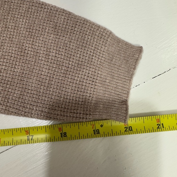 Cyrus Tan Cowl Neck Sweater with Relaxed Fit Women’s Size Small - Picture 11 of 12